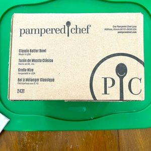 Pampered Chef classic batter bowl